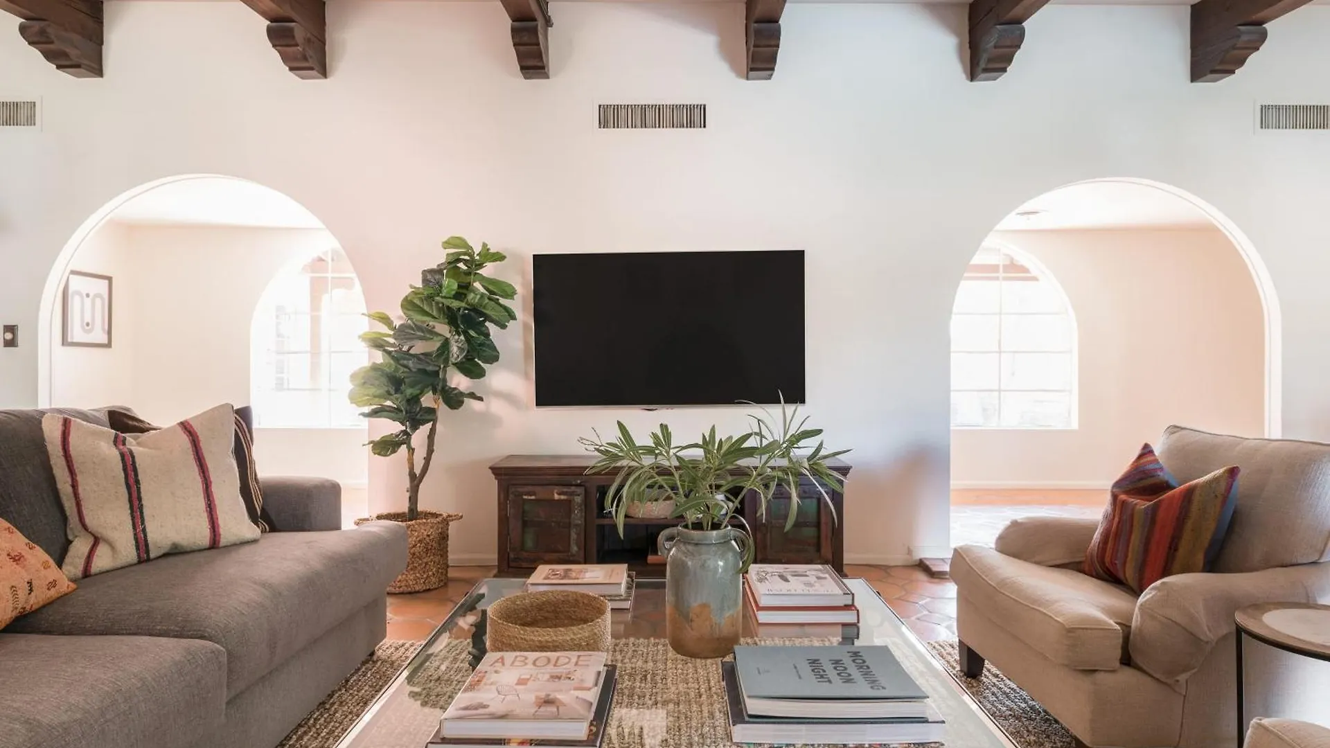 La Casona By Avantstay Gorgeous Spanish Style Oasis W Historic Charm Pool Phoenix Holiday home